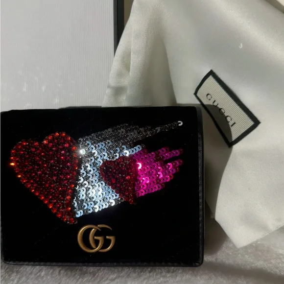NIB GUCCI LIMITED EDITION MARMONT VELVET WALLET WITH CRYSTAL HARTS - Picture 5 of 9